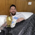 Lionel Messi avec la Coupe du Monde