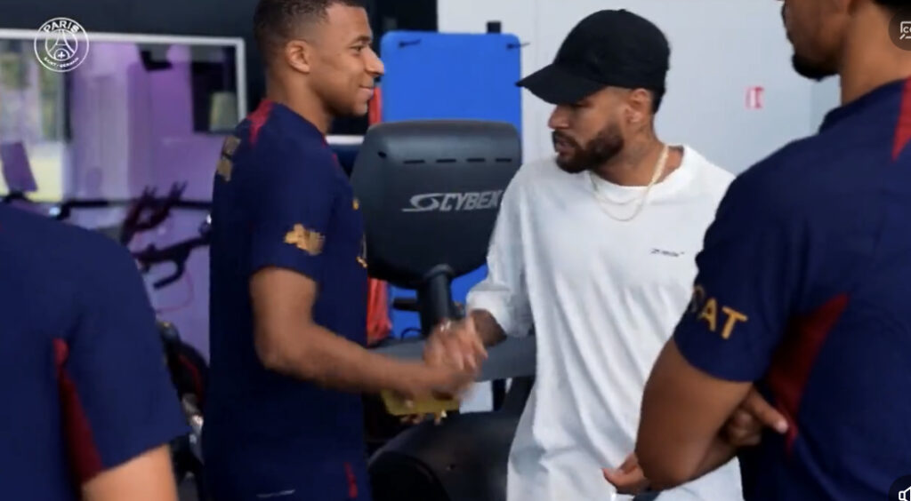 Neymar dit au revoir à Mbappé