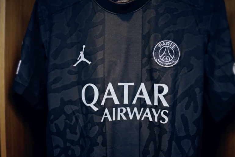 Club : Le maillot extérieur 2023/2024 du PSG officiellement lancé